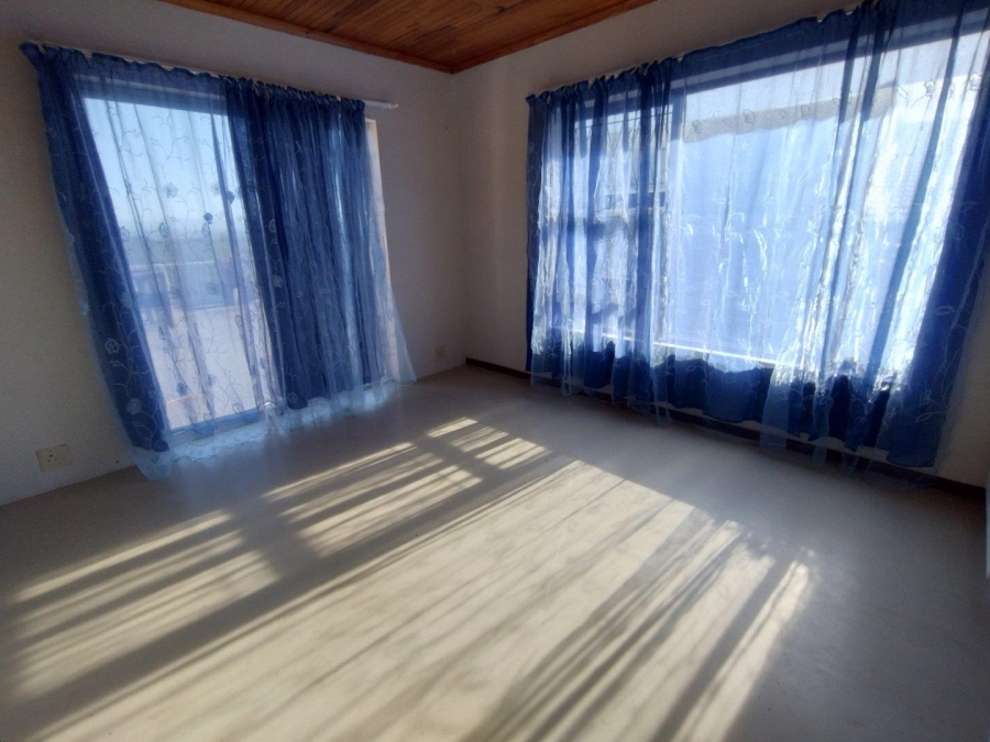 5 Bedroom Property for Sale in Wavecrest Eastern Cape